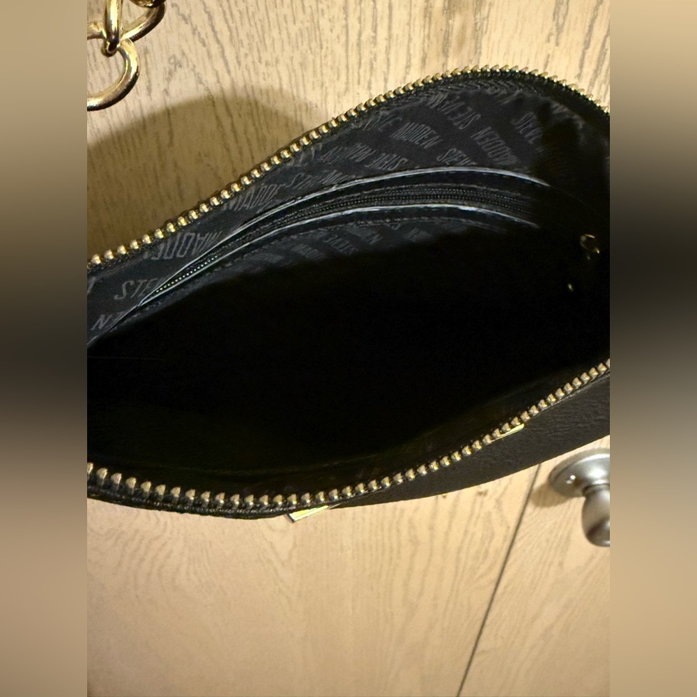 Steve Madden Black Purse With Gold Chain Handle - Picture 6 of 9